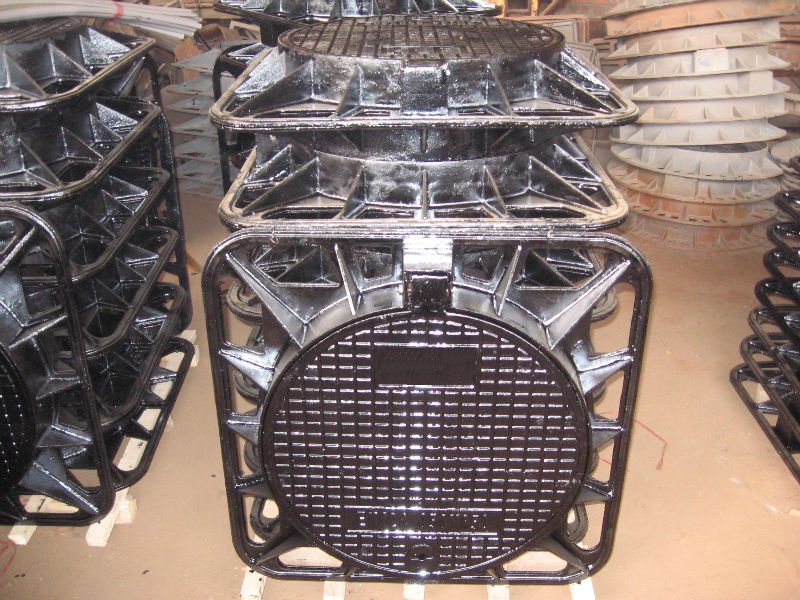 DUCTILE IRON ROUND COVER WITH SQUARE FRAME
